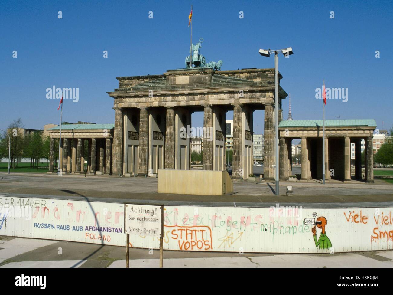 Brandenburg gate with berlin wall Banque de photographies et d'images à  haute résolution - Alamy