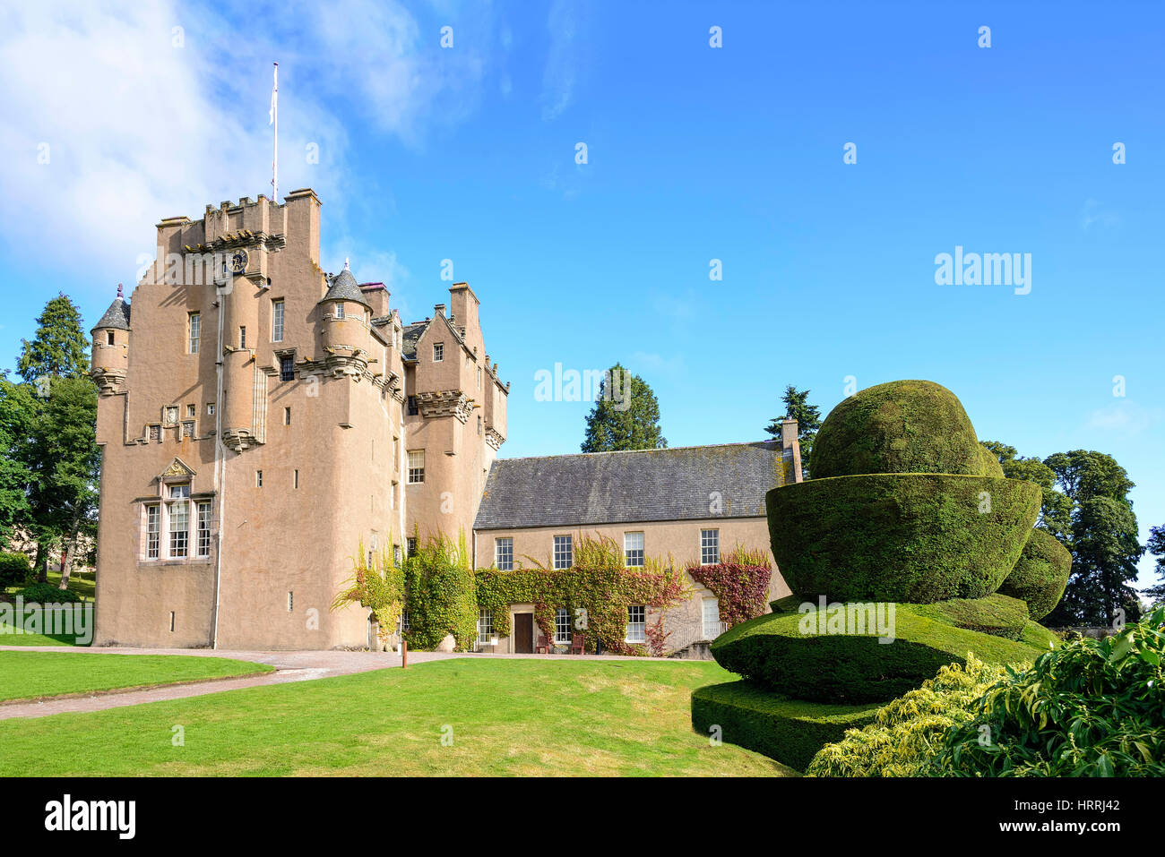 Avis de Crathes Castle en Ecosse. Crathes est un château du 16ème siècle près de Banchory dans la région d'Aberdeenshire en Écosse. Banque D'Images