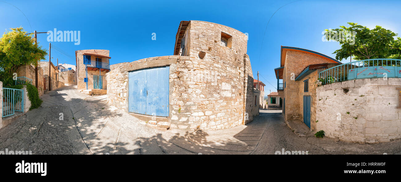 Vue sur la rue à Vouni village. Chypre. Limassol district Banque D'Images