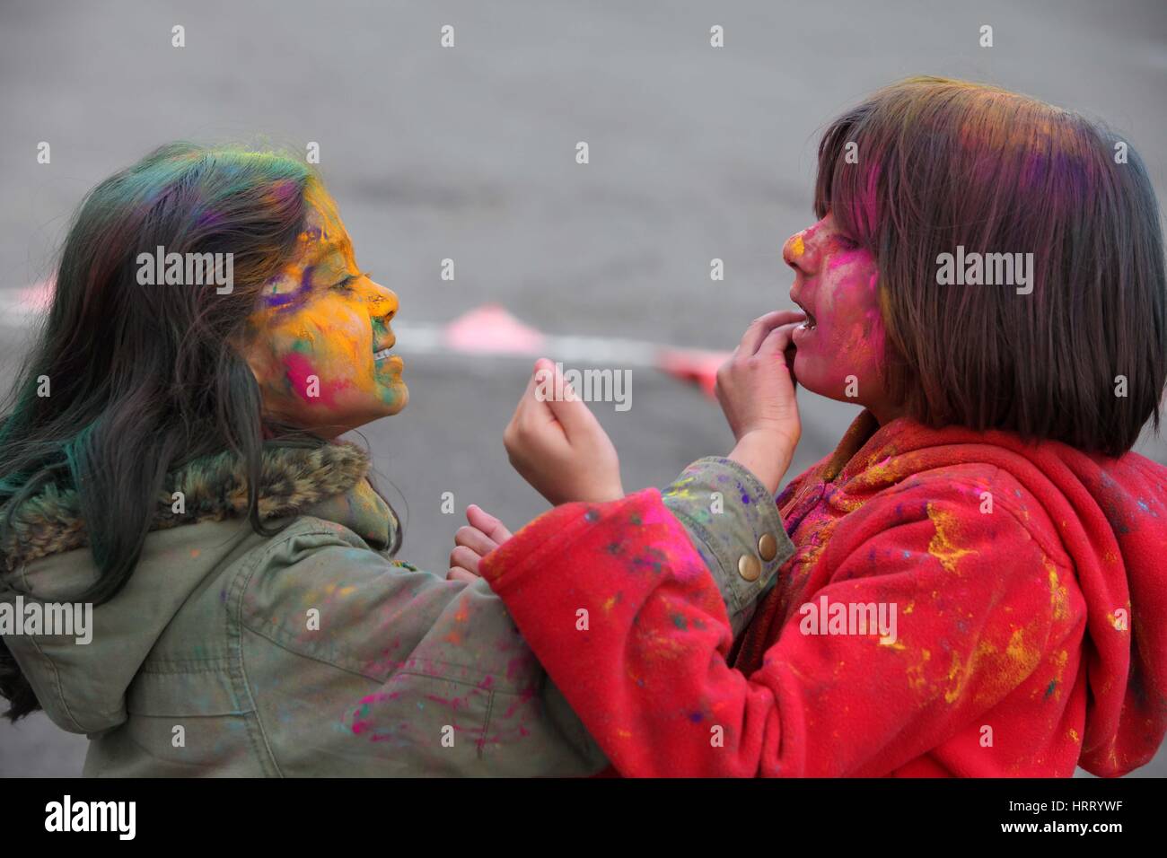 Festival Holi célébrations dans Platt Fields Park , Falowfield , Manchester Banque D'Images