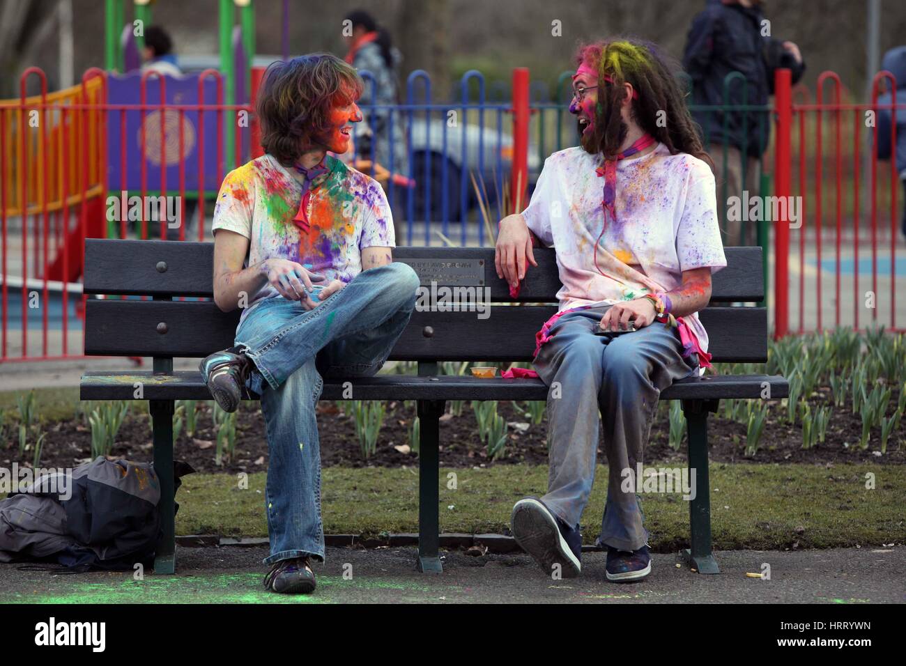 Festival Holi célébrations dans Platt Fields Park , Falowfield , Manchester Banque D'Images