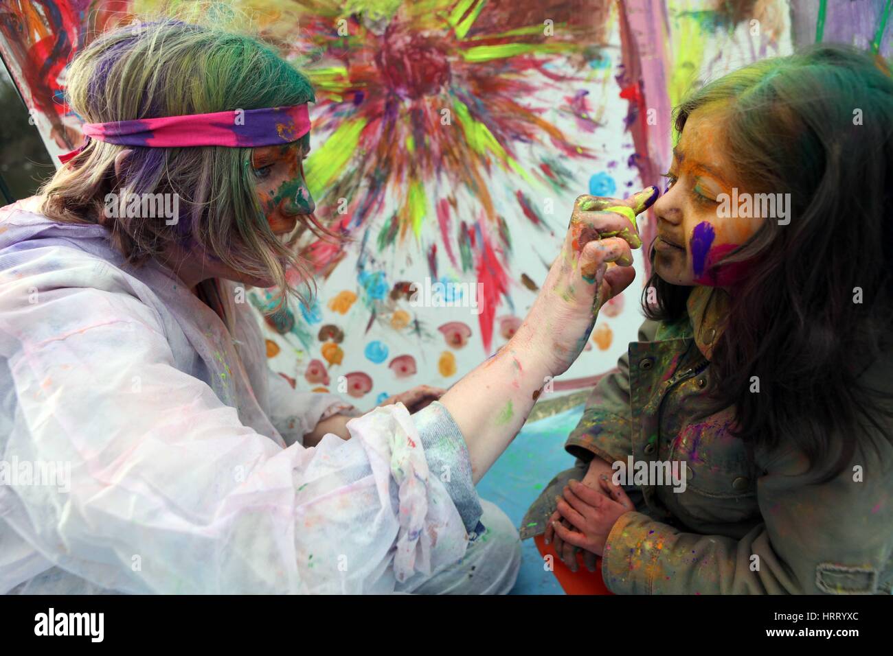 Festival Holi célébrations dans Platt Fields Park , Falowfield , Manchester Banque D'Images