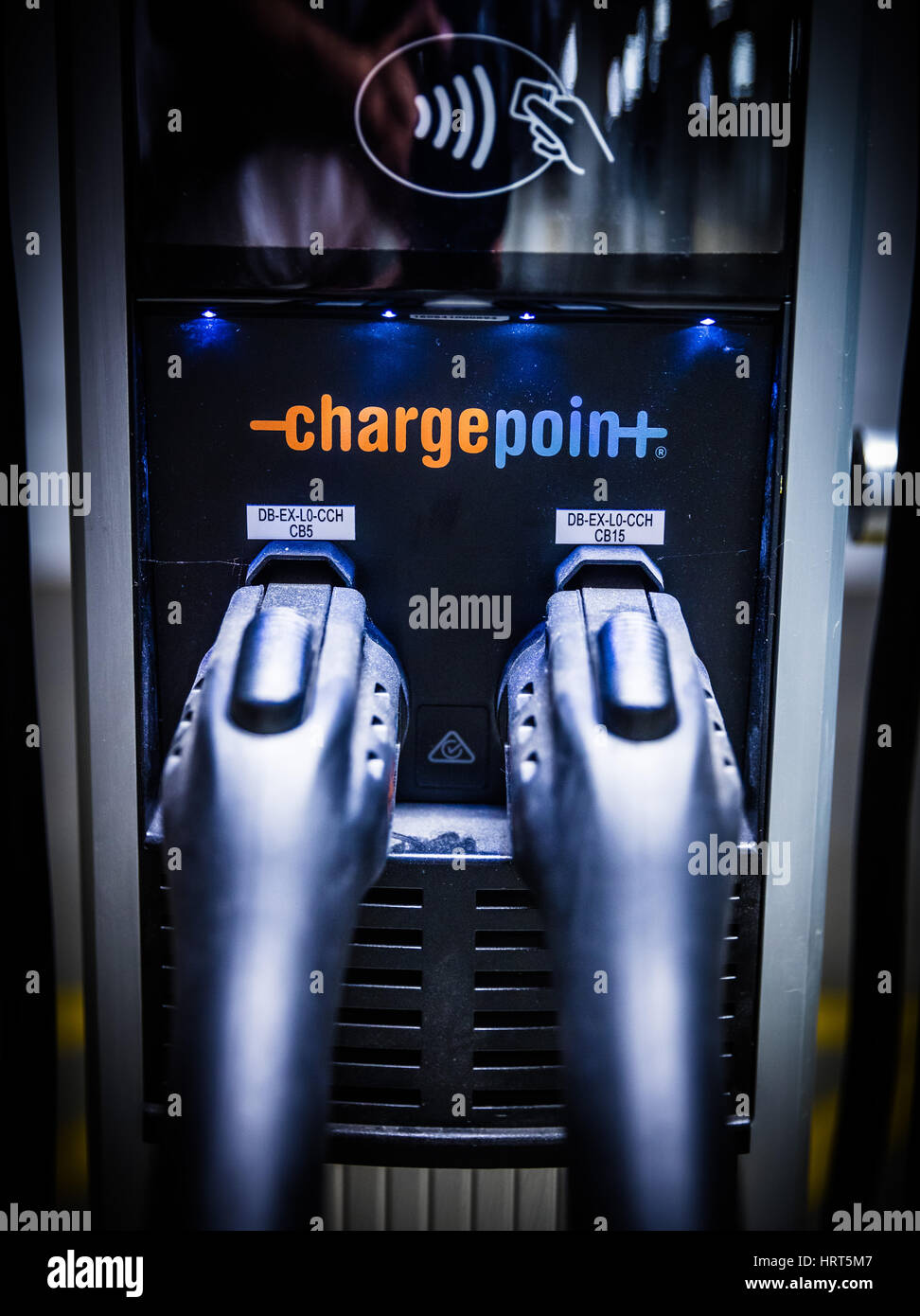 Chargepoint points de recharge pour voitures électriques dans un parking. Banque D'Images