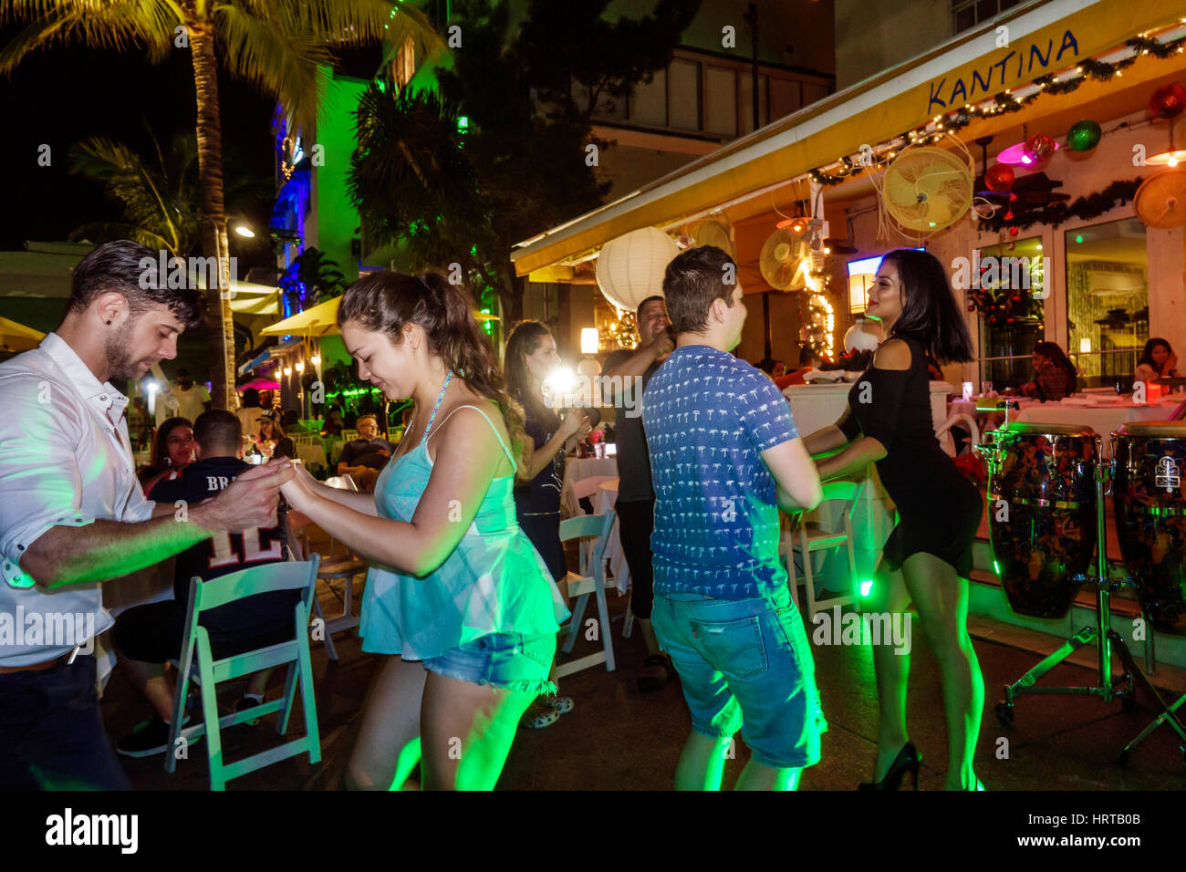 Florida South, Miami Beach, Ocean Drive, Kantina, restaurant restaurants cuisine manger à l'extérieur café cafés bistrot, salsa danse, hispanique latin Latino ethn Banque D'Images