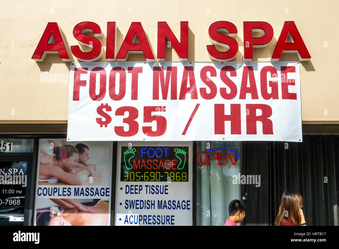 North Miami Florida, Asian Spa and foot massage, salon de massage, vitrine, panneau, acupressure, tissu profond, prix à l'heure, les visiteurs voyagent à destination Banque D'Images