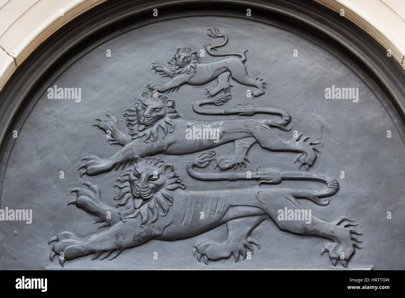 Les Lions d'arbres sur les portes de sécurité laiton Londres Banque D'Images
