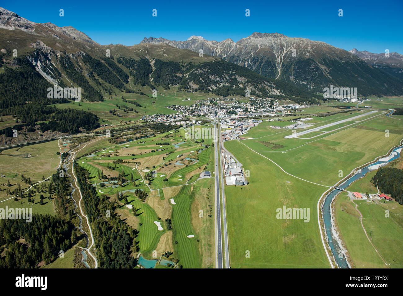 L'aérodrome de Samedan am Inn, Samedan, Engadine Golf Saint Moritz, Piz Crasta Mora, le Piz Ot, Engadine, Canton des Grisons Banque D'Images