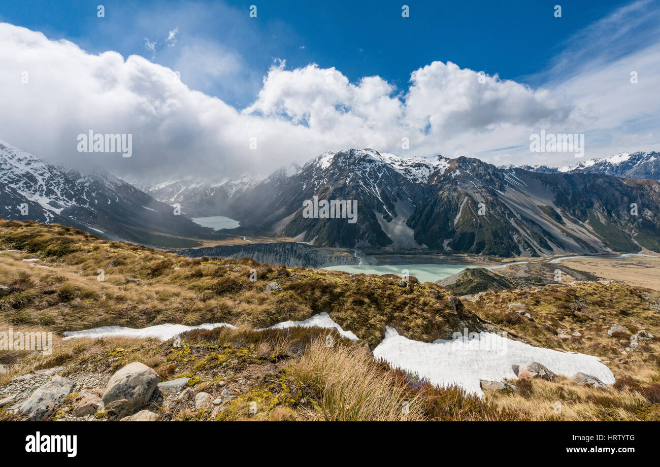 Vue sur la vallée de Hooker Sealy Tarns track, des lacs glaciaires et Hooker Lake Lac Mueller, Mount Cook National Park Banque D'Images