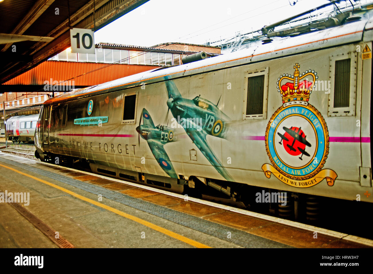 Locomotive classe 91 Battle of Britain Memorial Flight à la gare de York York Banque D'Images