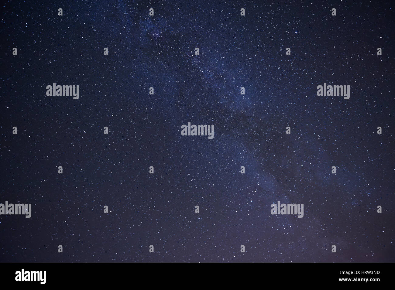 Du vrai ciel nocturne avec des stars de fond. Nuit bleu ciel Cosmos Banque D'Images