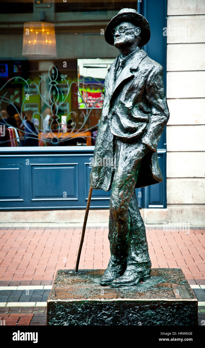 Statue de James Joyce. L'Earl Street. Dublin. L'Irlande. Banque D'Images