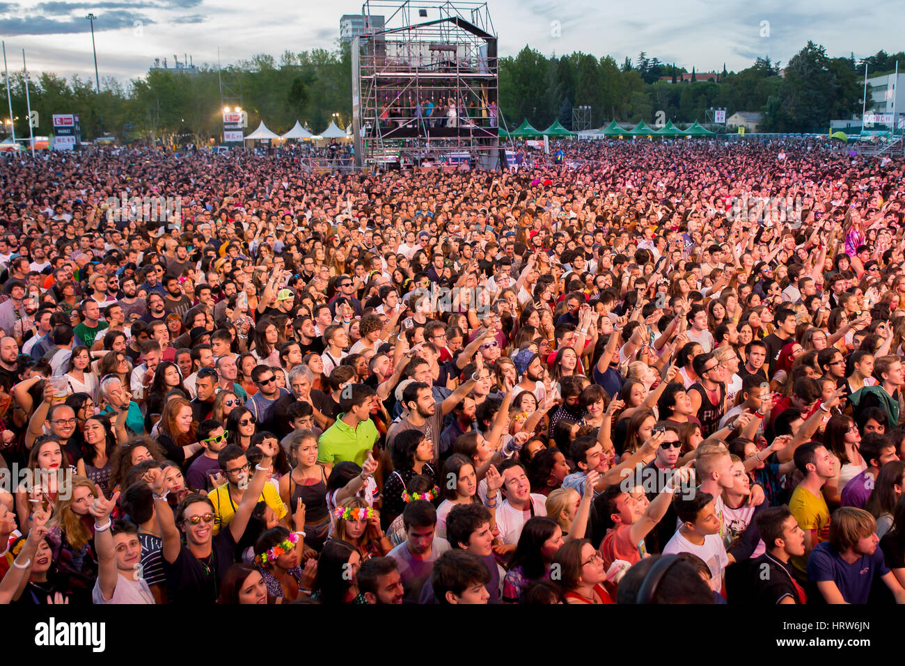 MADRID - SEP 12 : foule lors d'un concert au Festival Dcode le 12 septembre 2015 à Madrid, Espagne. Banque D'Images