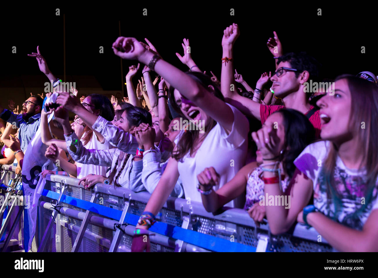 MADRID - SEP 12 : foule lors d'un concert au Festival Dcode le 12 septembre 2015 à Madrid, Espagne. Banque D'Images