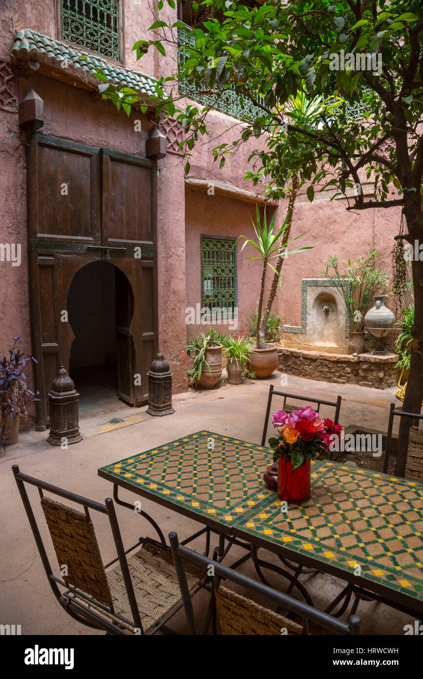 Chutes d'Ouzoud, cascades d'Ouzoud, Maroc. Entrée de Riad Cascades d'Ouzoud, un hôtel-boutique. Banque D'Images