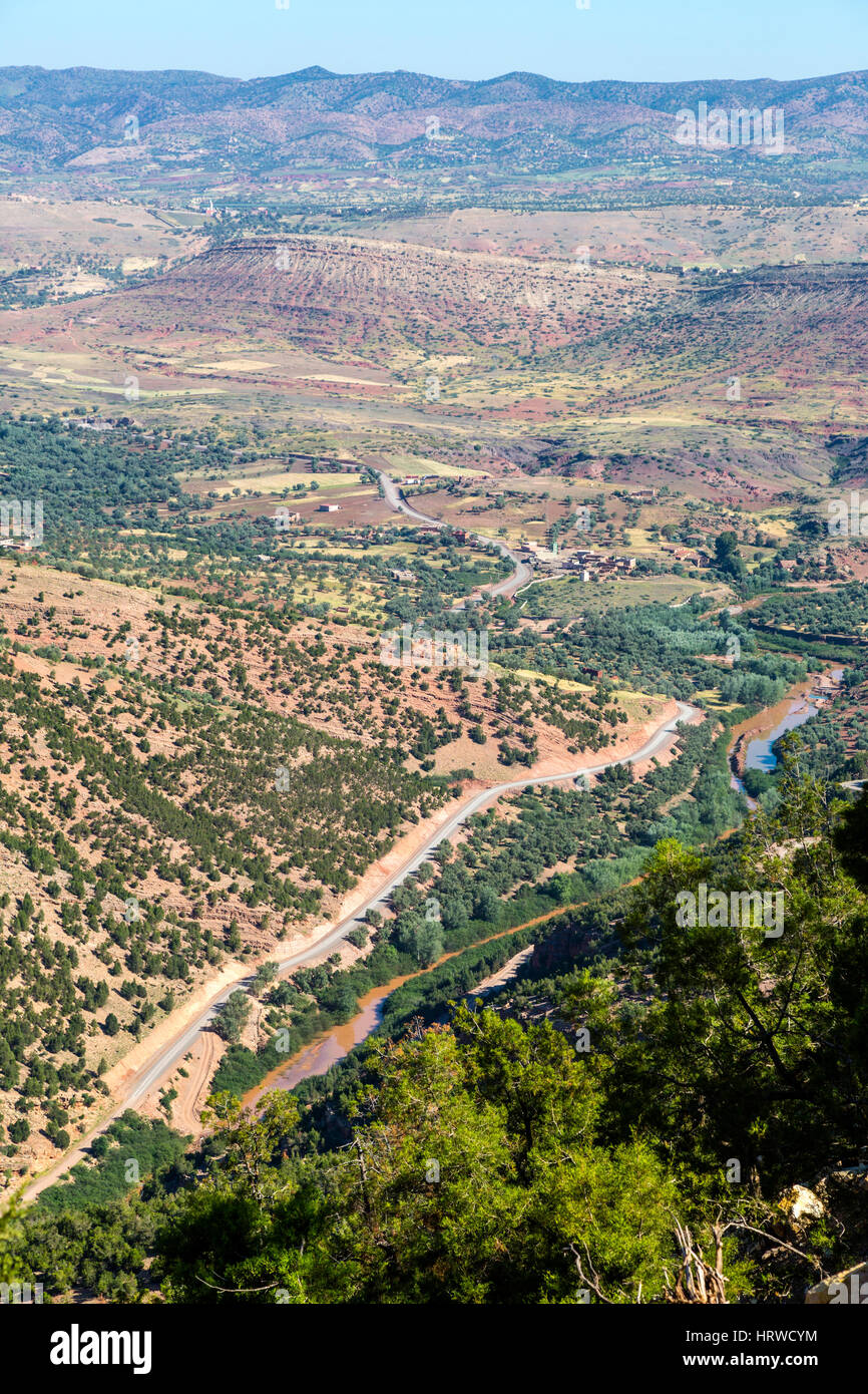 Montagnes de l'Atlas, au Maroc. Paysage entre cascades d'Ouzoud et Ouled Ayad. Banque D'Images