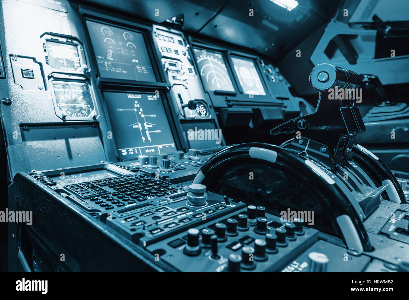 Levier du moteur dans le cockpit d'un avion de ligne. Console centrale et  des gaz dans un vieil avion. Technique. de couleur bleu Photo Stock - Alamy