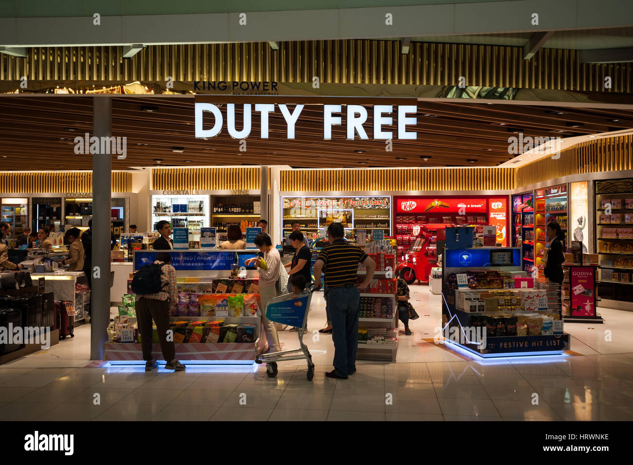 25.01.2017, Bangkok, Thaïlande, Asie - une boutique hors taxes située dans la zone de transit à l'aéroport Suvarnabhumi de Bangkok. Banque D'Images