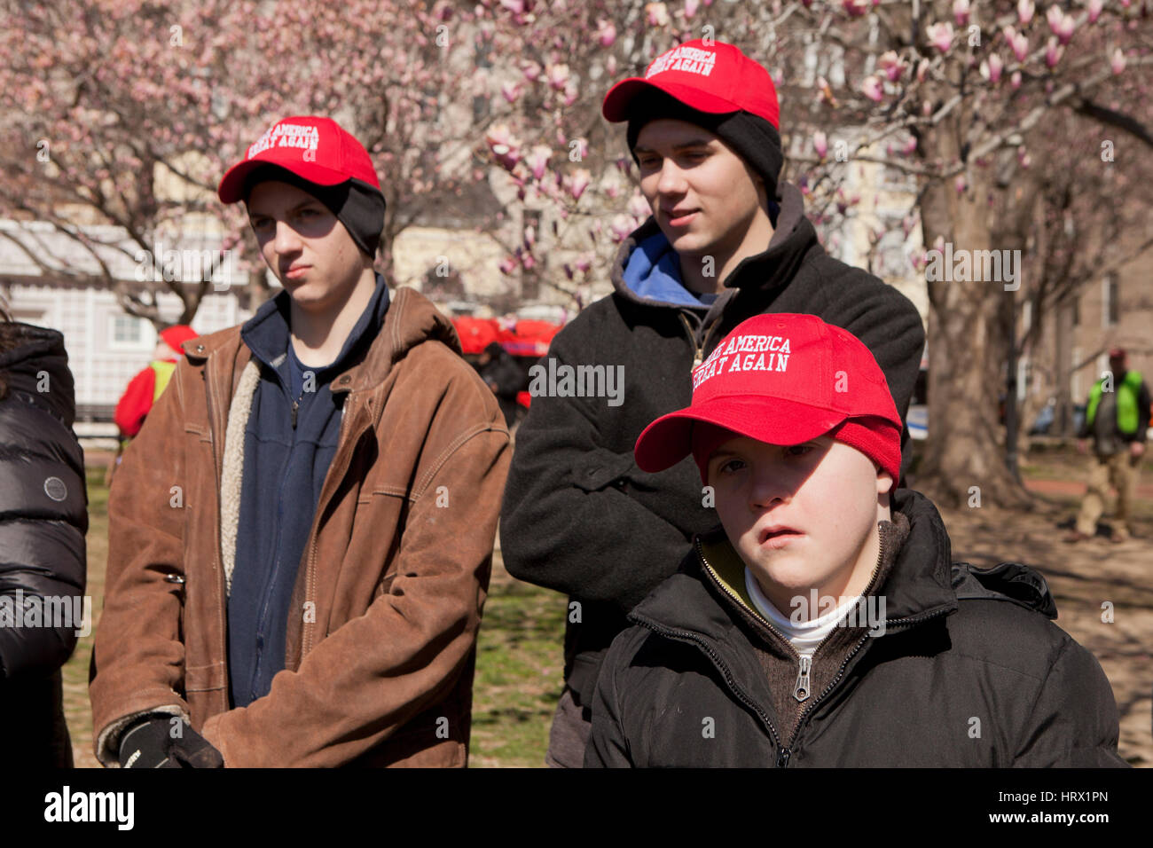 Washington, DC, USA. 04 mars, 2017. "L'esprit de l'Amérique" rally attire une petite foule devant la Maison Blanche pour exprimer leur soutien au président Donald Trump. Credit : B Christopher/Alamy Live News Banque D'Images