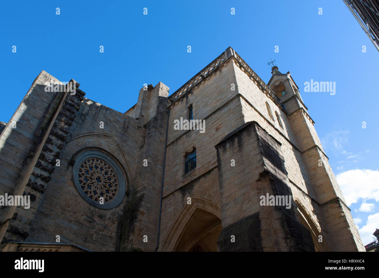 Donostia-San Sebastian : vue sur San Vicente Église, érigée entre le 15e et 16e siècle, l'une des plus anciennes églises de la Vieille Ville Banque D'Images