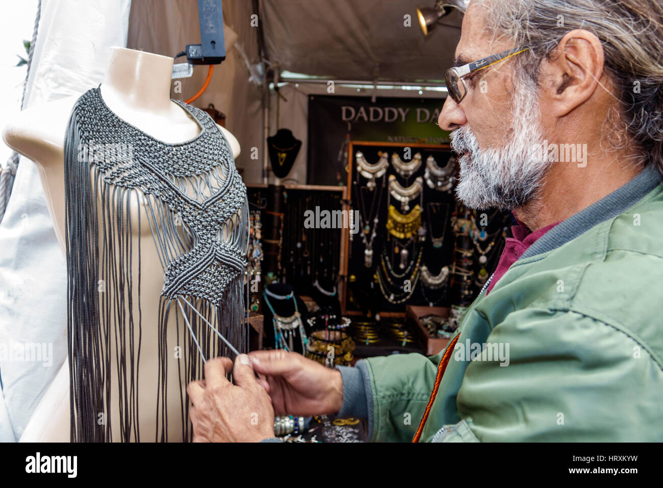 Miami Beach Florida, week-end art déco, festival communautaire, vendeurs stall stands marché stand, stall, shopping shopper shopping shopping boutique Banque D'Images