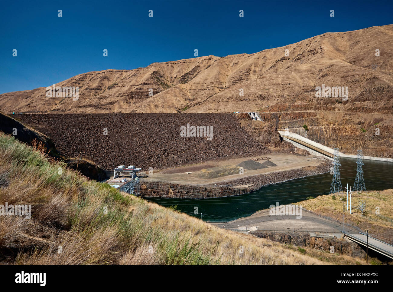 Barrage hydroélectrique d'Oxbow, un fil de l'eau de barrage en enrochements sur Snake River Canyon, Arizona à Hells côté à Idaho-Oregon border, USA Banque D'Images