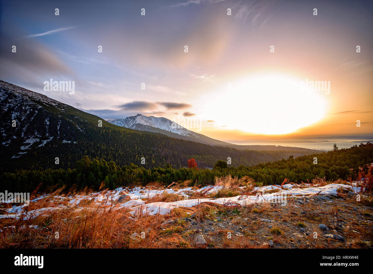 Predne Sloiksko vue panoramique de pendant le lever du soleil à Hautes Tatras Banque D'Images