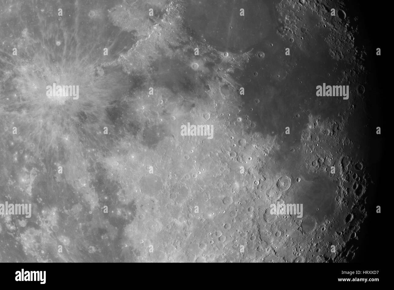 Close-up de la surface de la Lune. Principaux objets et domaines : Mare Nectaris, Theophilus, Mare Fecunditatis, Gutenberg, Capella, Colombo, Tycho, Mare Tranqulit Banque D'Images