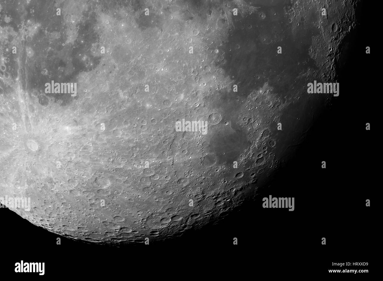 Close-up de la surface de la Lune. Principaux objets et domaines : Mare Nectaris, Theophilus, Mare Fecunditatis, Gutenberg, Capella, Colombo, vallée de Rheita, l'Altaï Banque D'Images