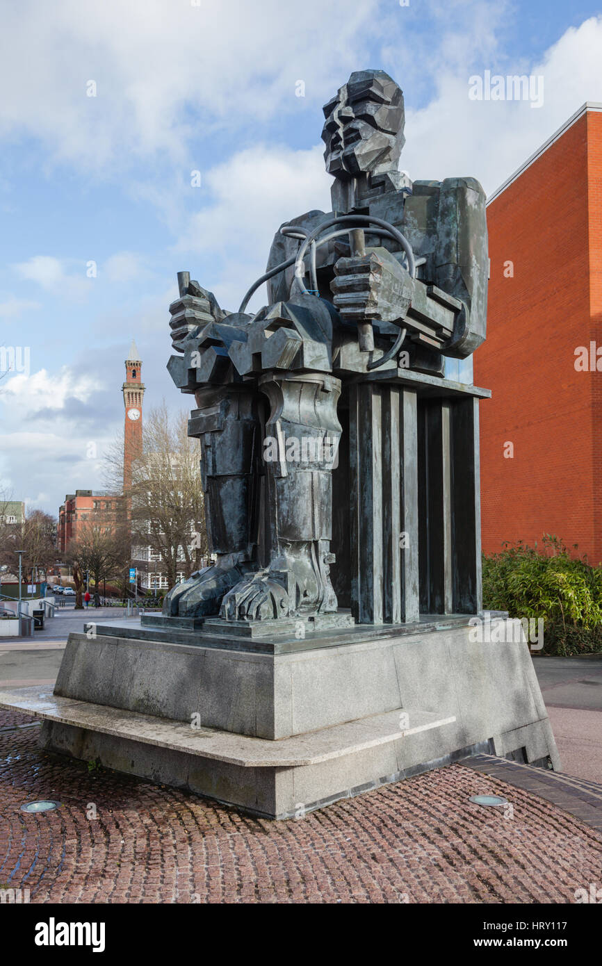 Sculpture de Sir Eduardo Paolozzi CBE à l'Université de Birmingham Faraday. Bronze, 2000 Banque D'Images