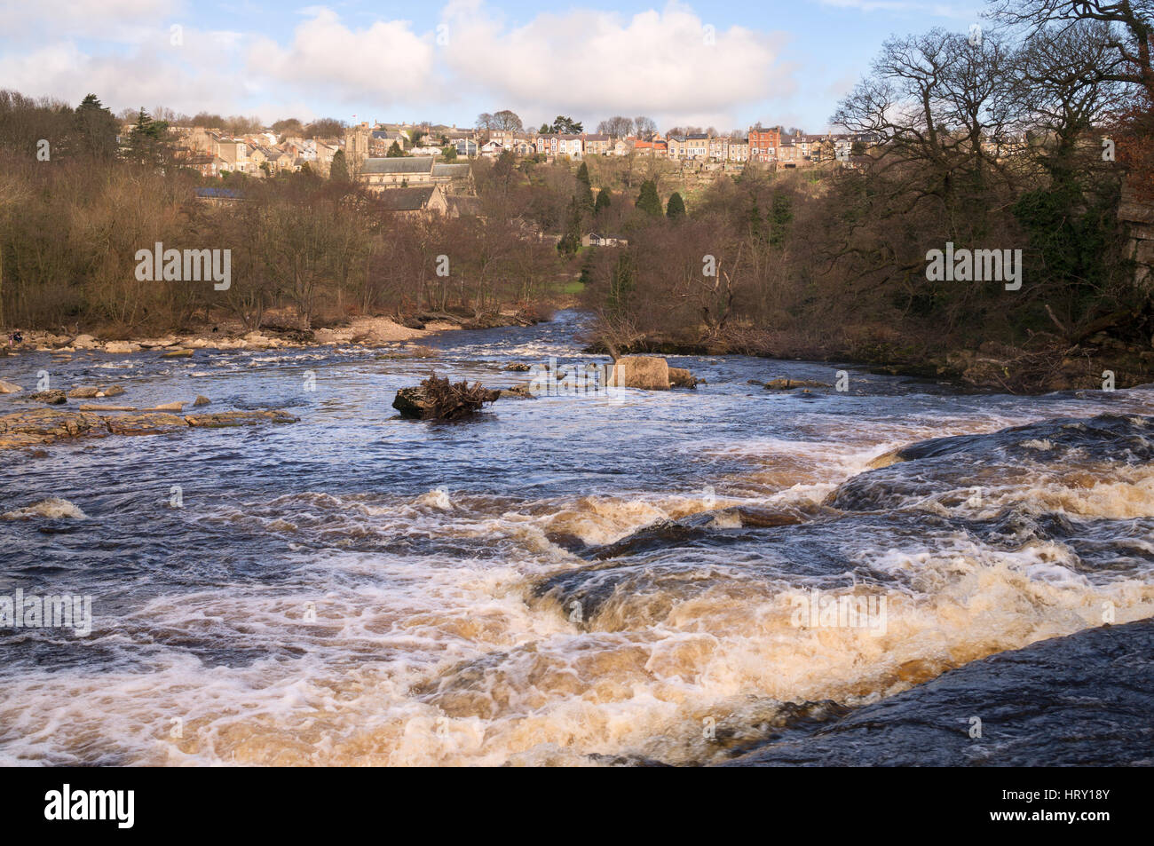 Vue sur la cascade de Richmond le long de la rivière Swale, Yorkshire Angleterre, Royaume-Uni Banque D'Images