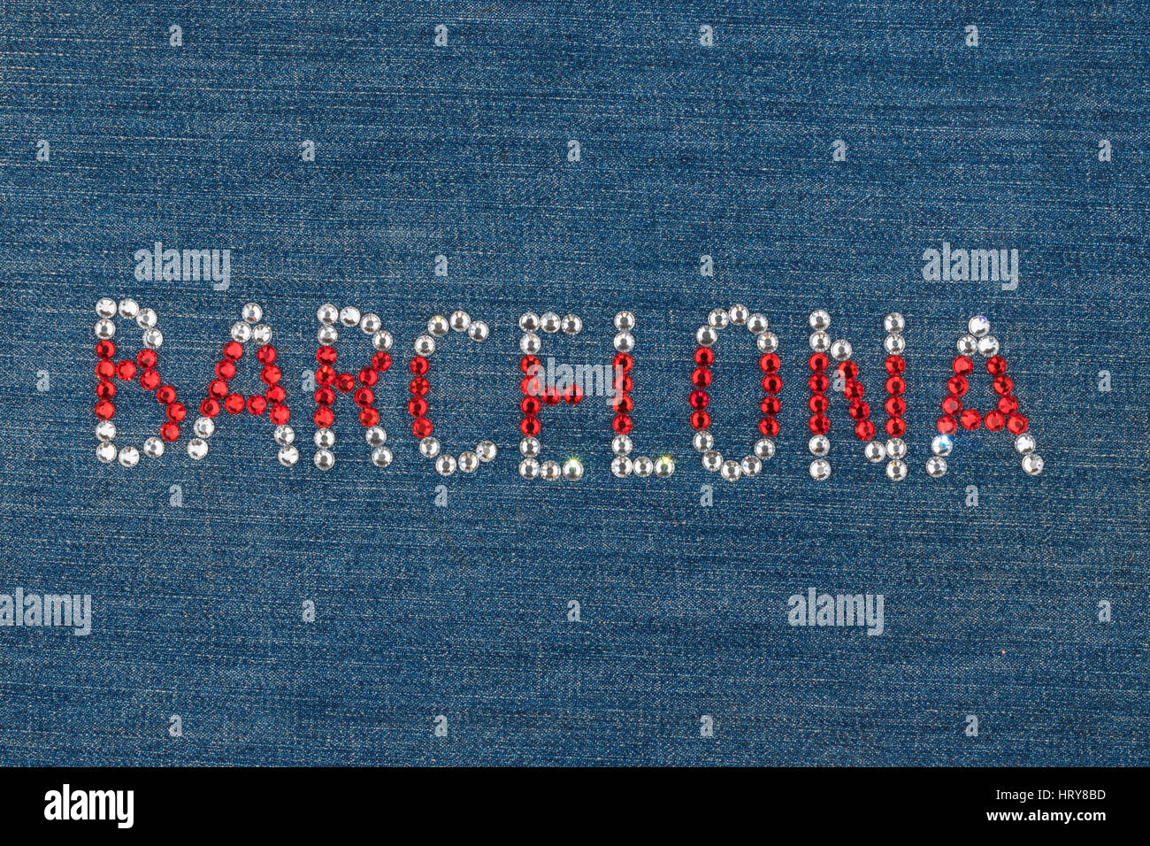Inscription Barcelone, incrusté de pierres sur le denim. Vue de dessus Banque D'Images