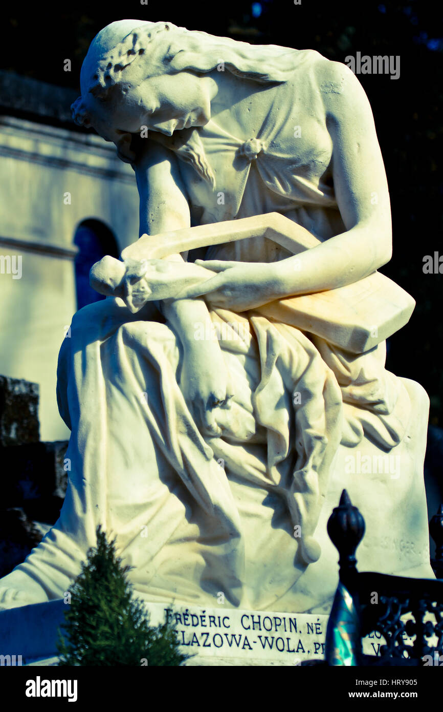 La sculpture à Frederic Chopin tombe. Cimetière du Père Lachaise. Paris, France, Europe. Banque D'Images