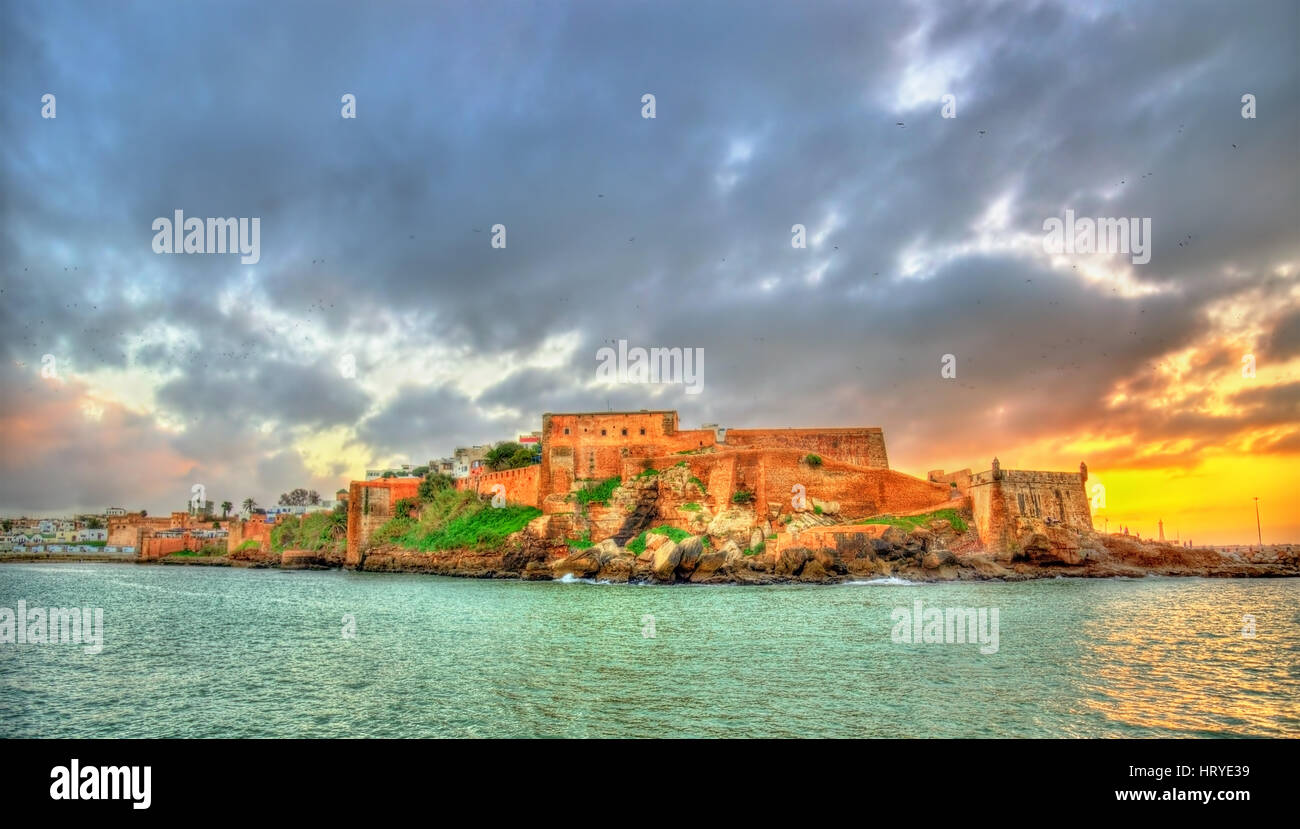 Coucher du soleil au-dessus de la Casbah d'Udayas à Rabat, Maroc Banque D'Images