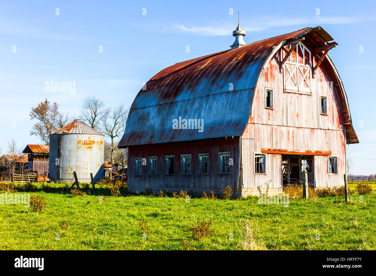 Usé et patiné Grange Ferme de maïs dans l'Indiana II Banque D'Images