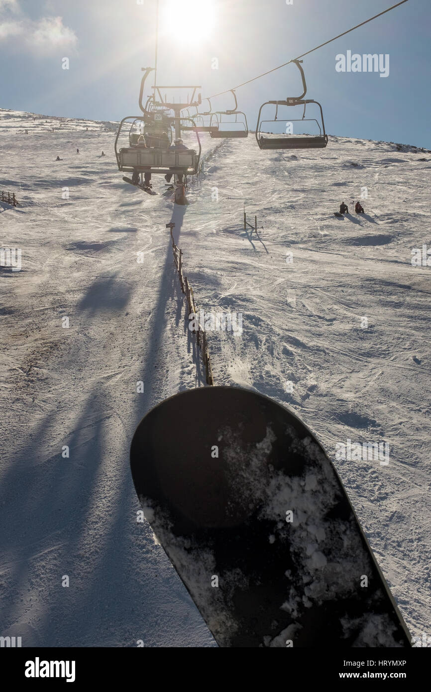 Nevis Range, Fort William, Scotland, UK. 4 mars, 2017. Les skieurs en profitant de la neige même si elle a été une mauvaise année dans les Highlands écossais jusqu'à présent cette saison Crédit : Kenny Ferguson/Alamy Live News Banque D'Images