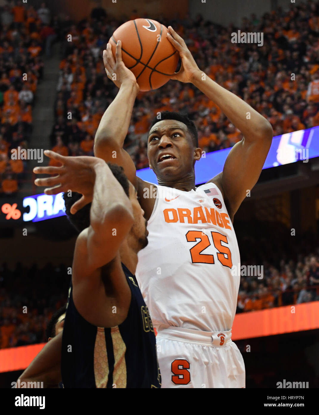 Syracuse, NY, USA. 4e Mar, 2017. L'Université de Syracuse guard Tyus Bataille # 25 Syracuse défait Georgia Tech 90-61 au Carrier Dome à Syracuse, New York. Photo par Alan Schwartz/Cal Sport Media/Alamy Live News Banque D'Images