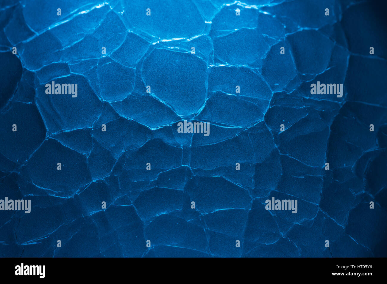 Résumé / fou verre fissuré la macro-photo. Possible métaphore de la maladie mentale, rêves brisés, de promesses non tenues, résumé, l'esprit. Banque D'Images