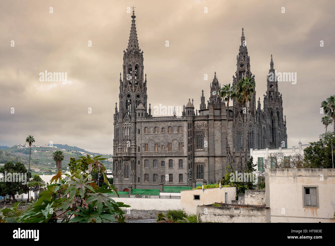 Vue sur cité médiévale cathédrale gothique de San Juan Bautista en Arucas, Gran Canaria, Espagne Banque D'Images