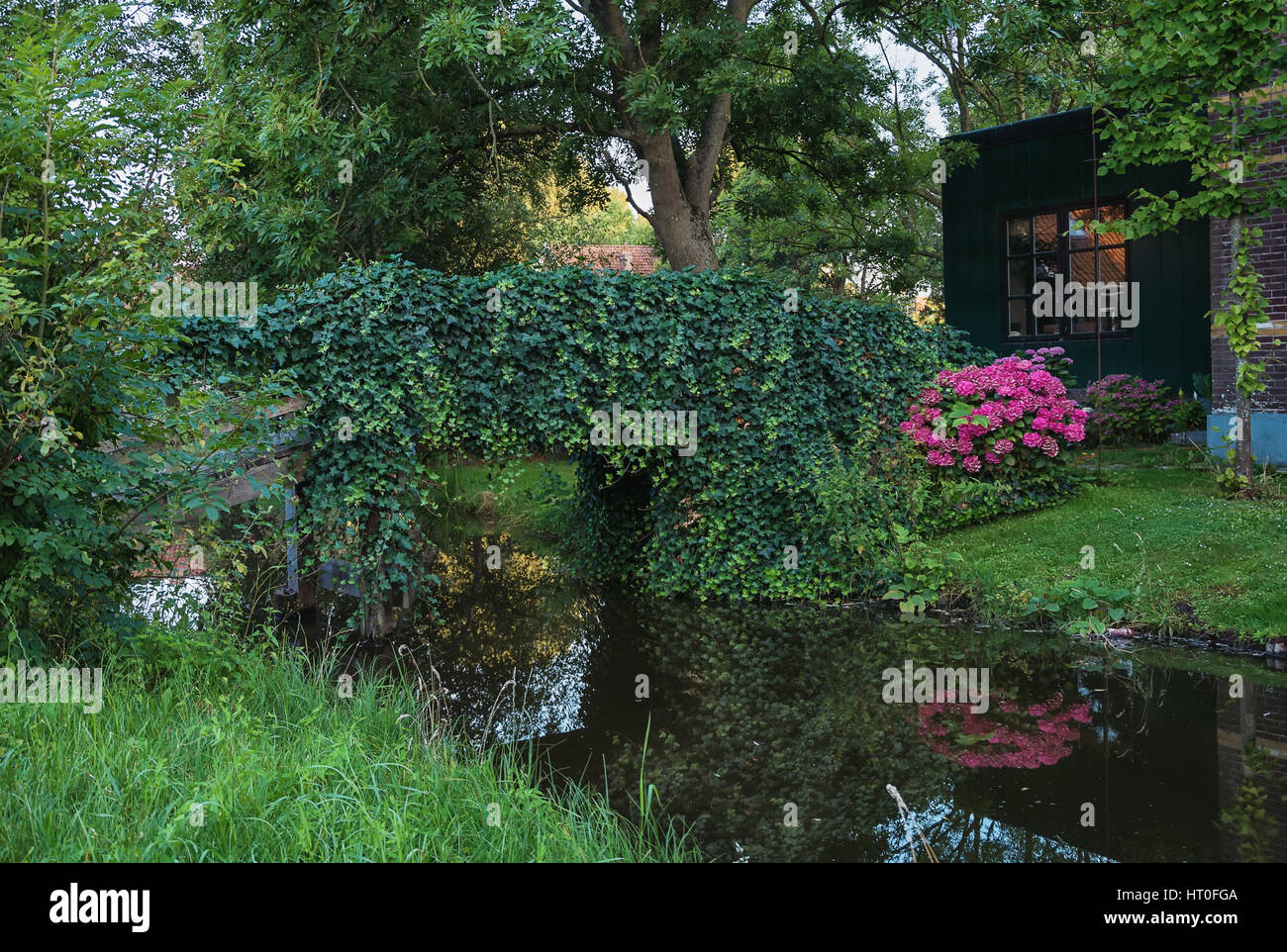 La plus ancienne maison de Haaldersbroek date de 1661 et est un ancien village de pêcheurs, aux Pays-Bas. Banque D'Images