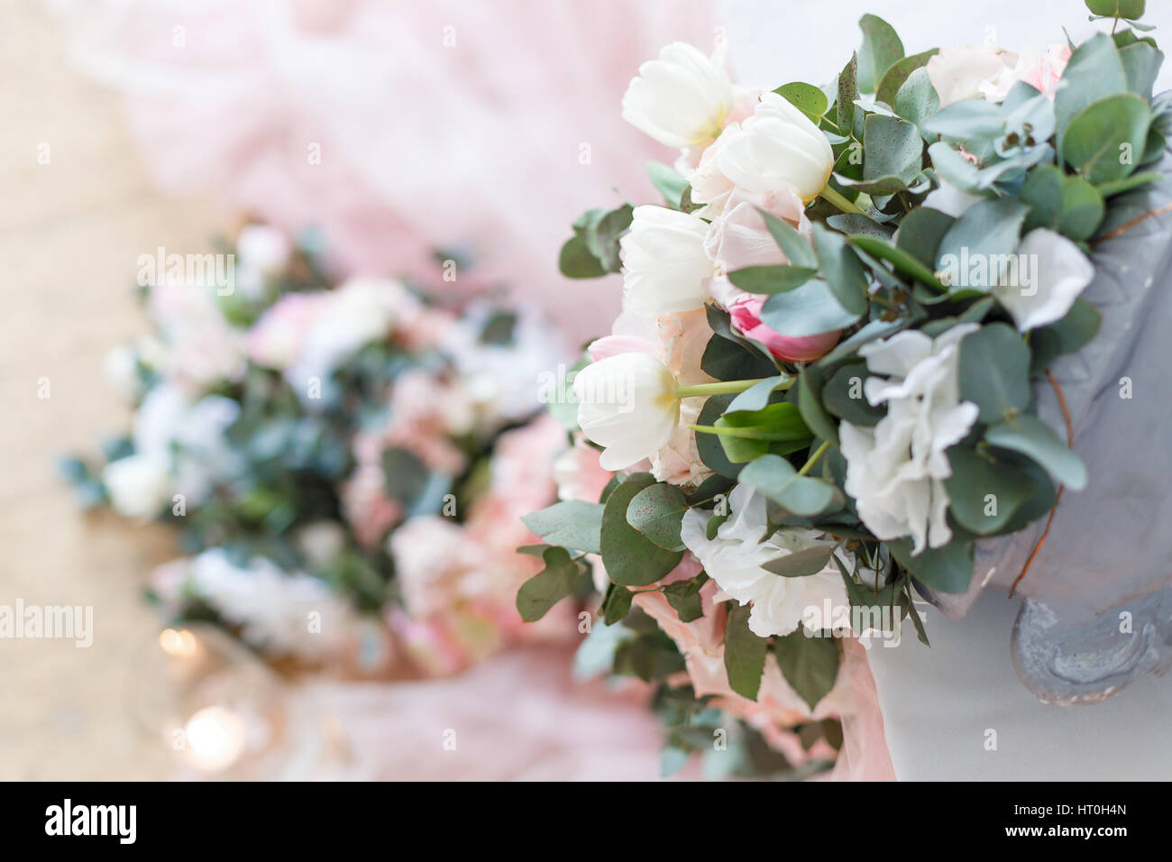 Des fleurs. Décoration de table de mariage Banque D'Images