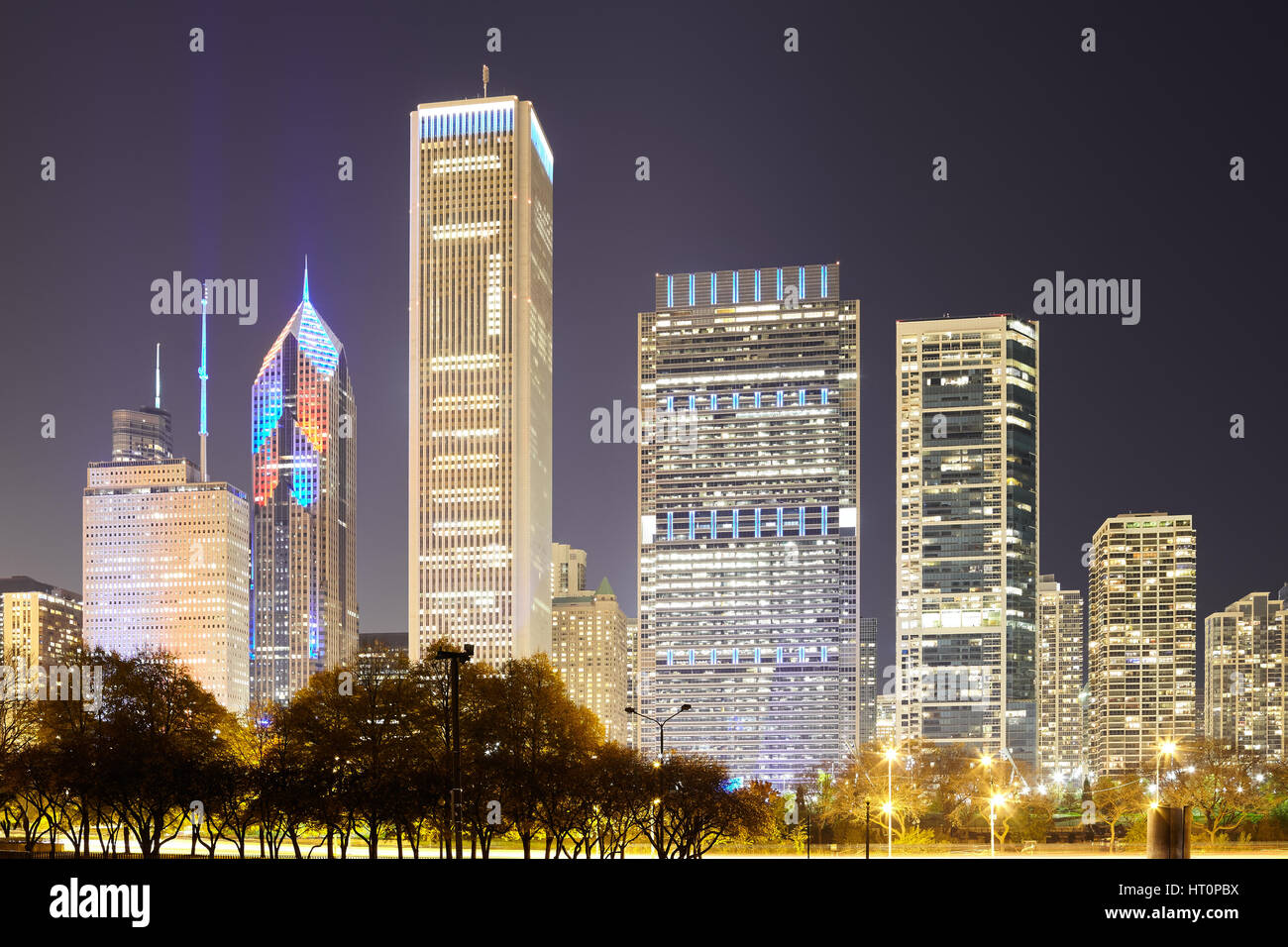 Chicago Downtown skyline at night, Illinois, USA. Banque D'Images