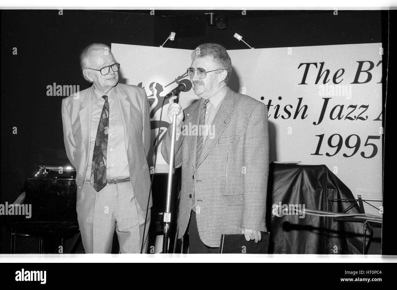 Humphrey Lyttelton, pizza sur le parc, 1995. Artiste : Brian O'Connor. Banque D'Images