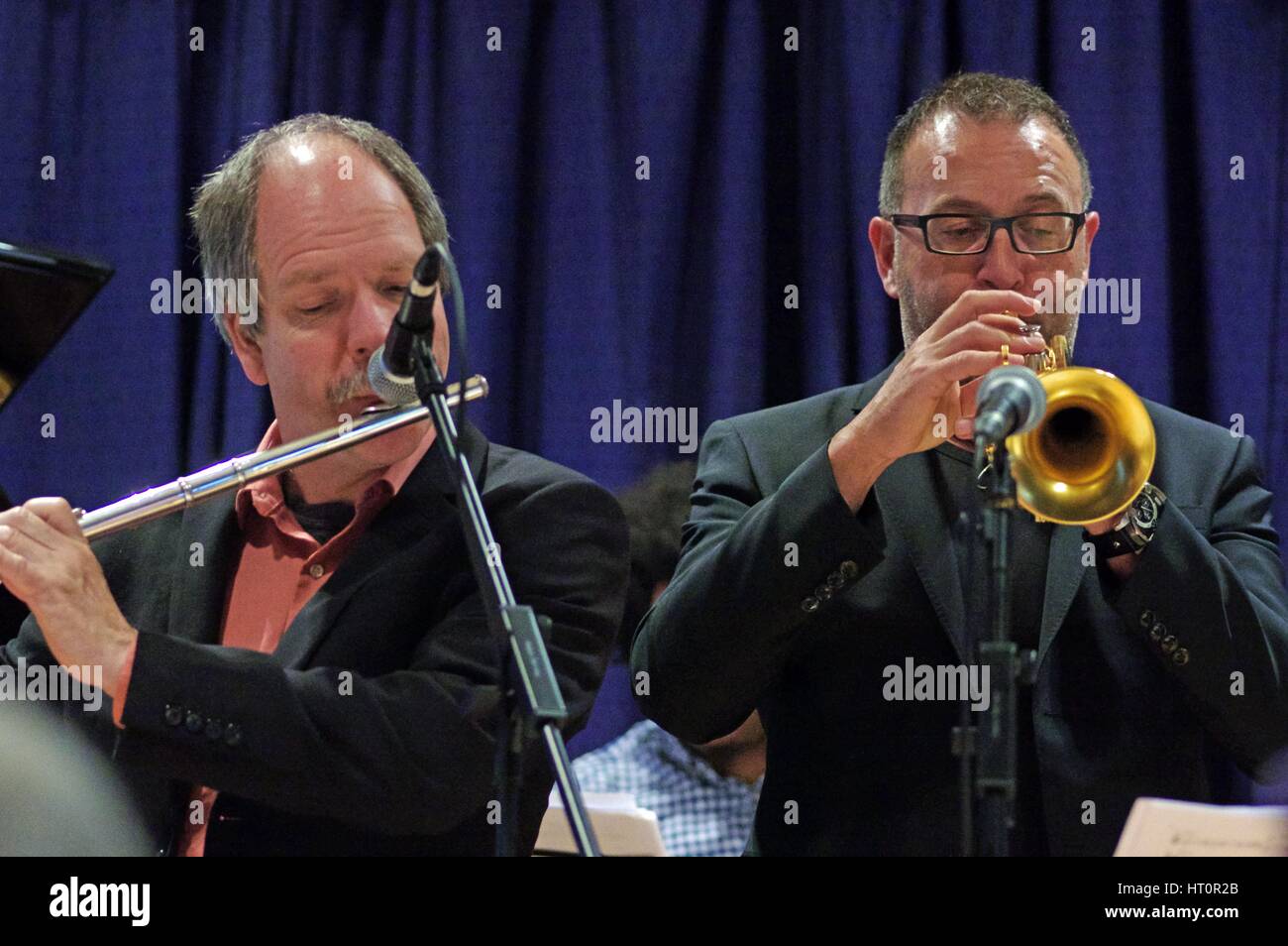 Bart Platteau et E Hammes, Watermill Jazz Club, Dorking, Surrey, 2015. Artiste : Brian O'Connor. Banque D'Images