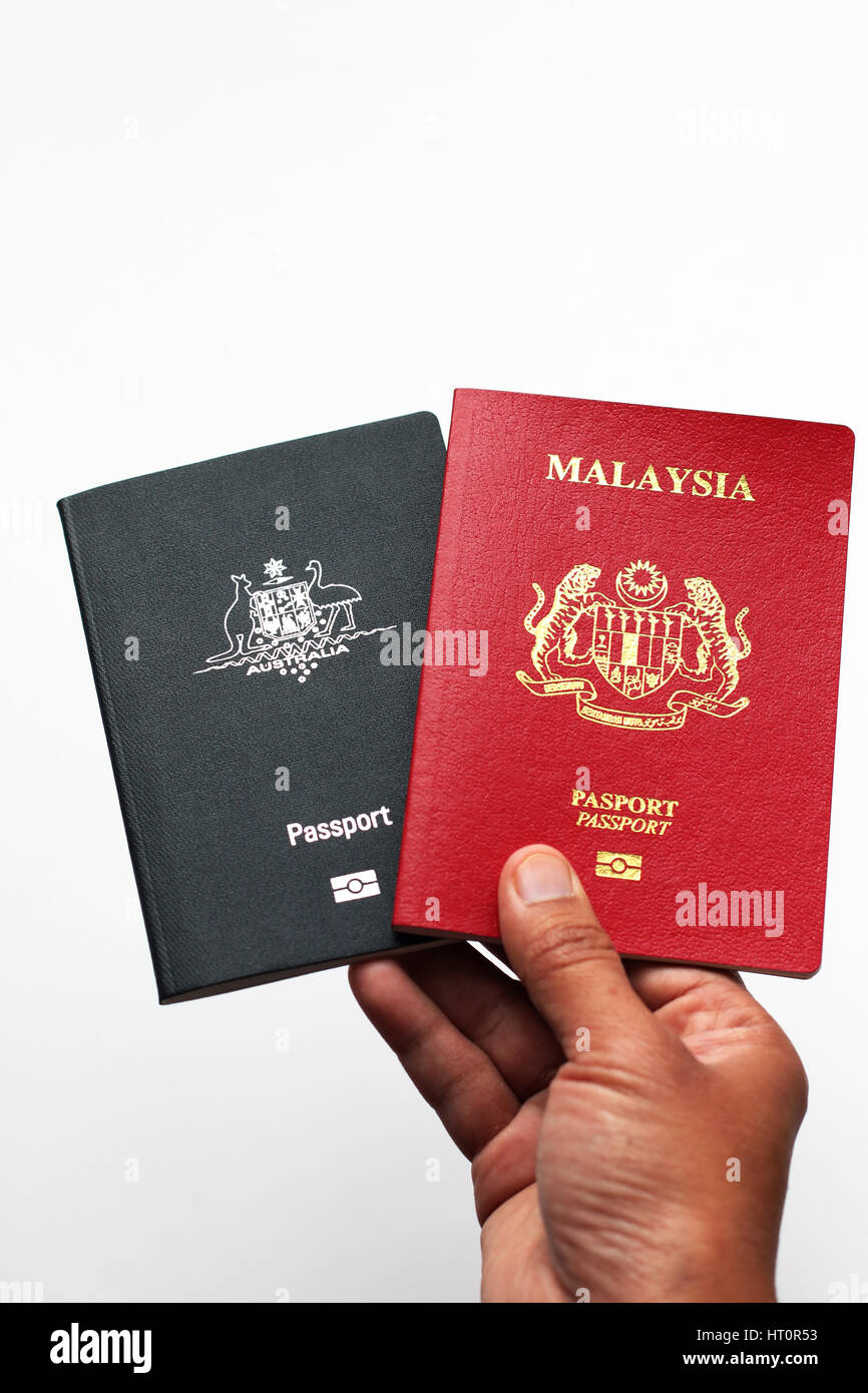Close up of Australian et malaisien isolés contre passeport fond blanc Banque D'Images