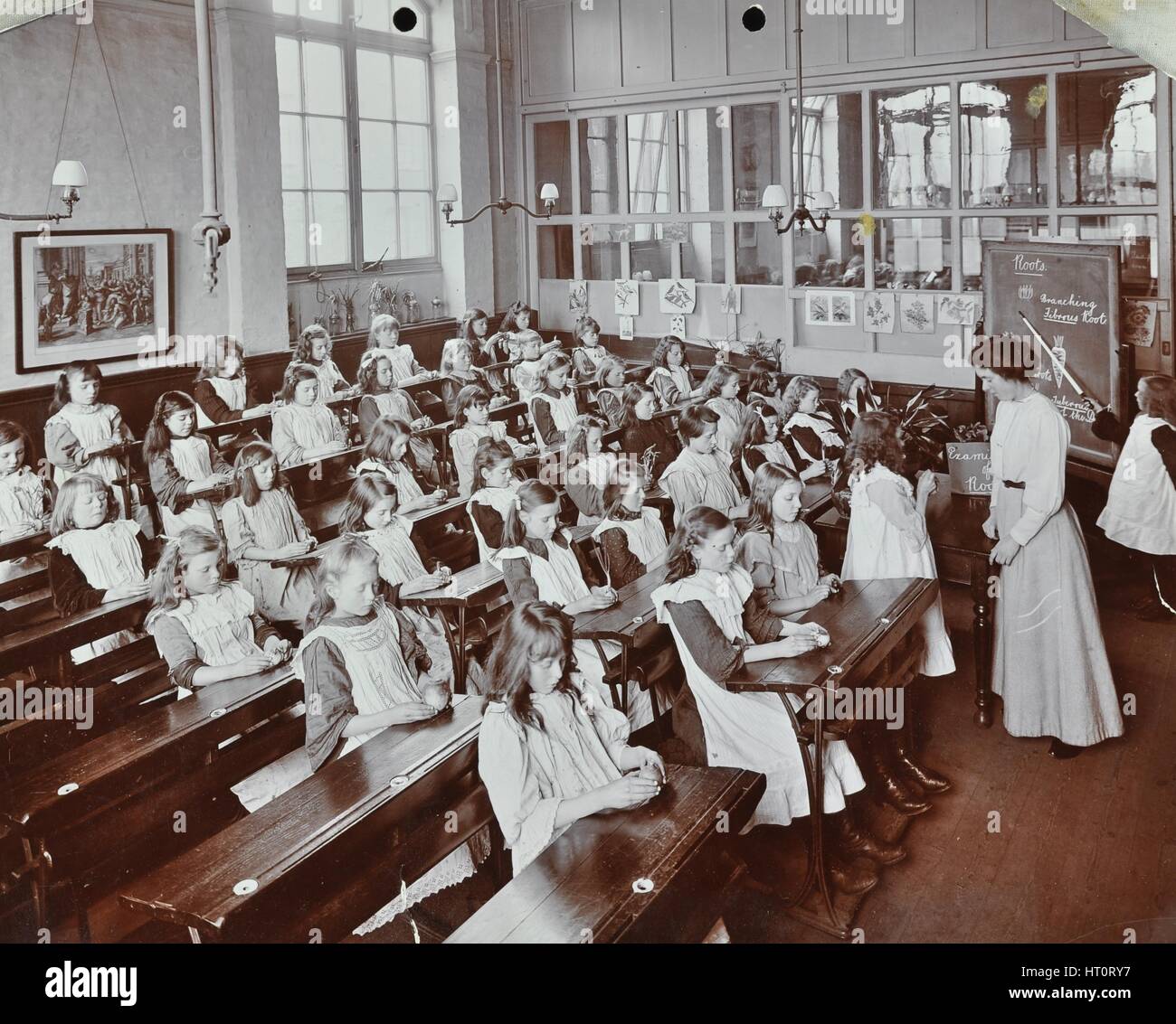 Scène de classe, Albion Street Girls School, Rotherhithe, Londres, 1908. Artiste : Inconnu. Banque D'Images