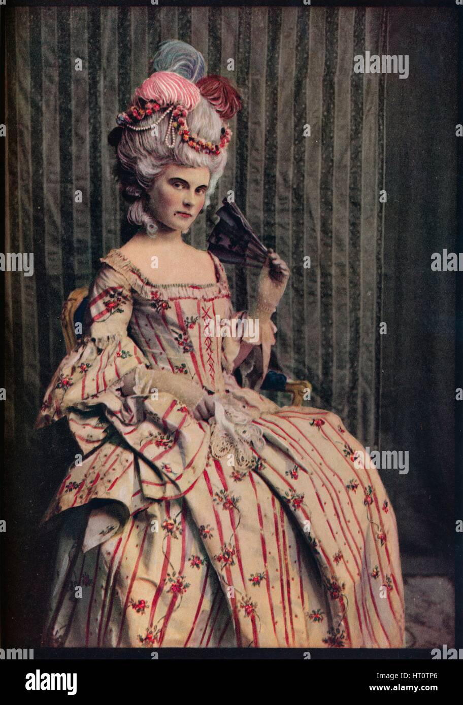'Une robe de chambre forte de belles Brocade. La période 1775-85, c1913. Artiste : Inconnu. Banque D'Images