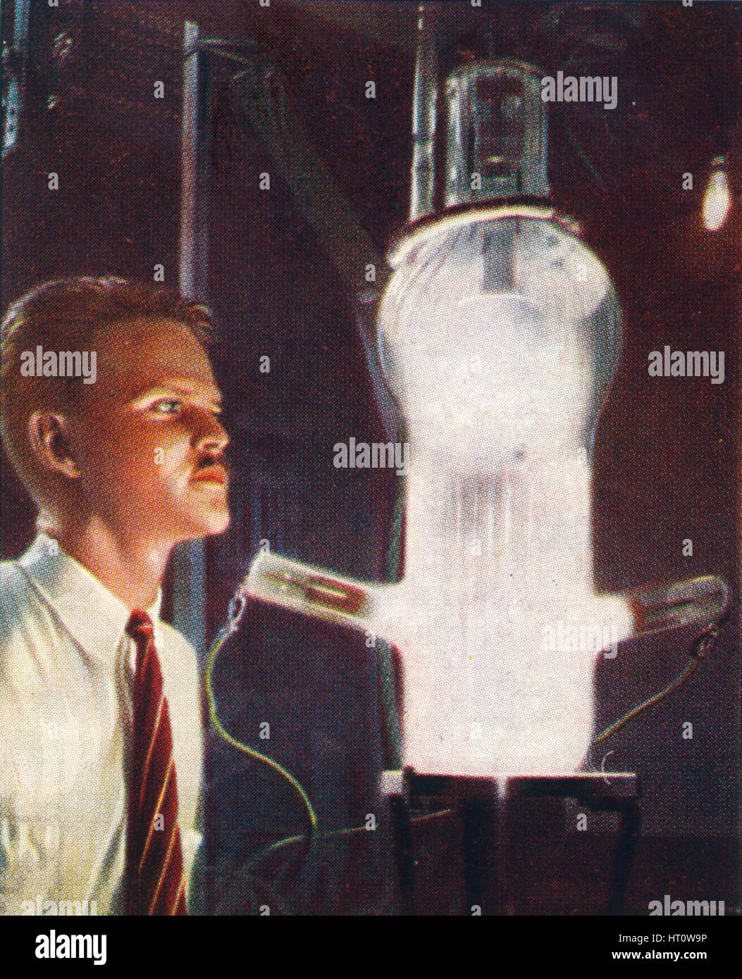 Grille haute puissance-tube de bougie, 1938. Artiste : Inconnu. Banque D'Images