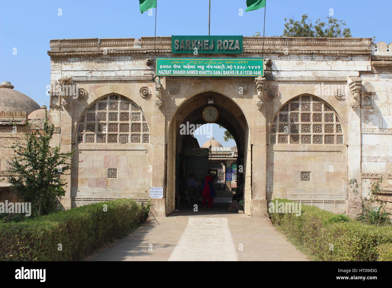 Entrée de Sarkhej Roza. Mosquée et mausolée. Village de Makarba, 7 km au sud-ouest d'Ahmedabad au Gujarat en Inde. Banque D'Images