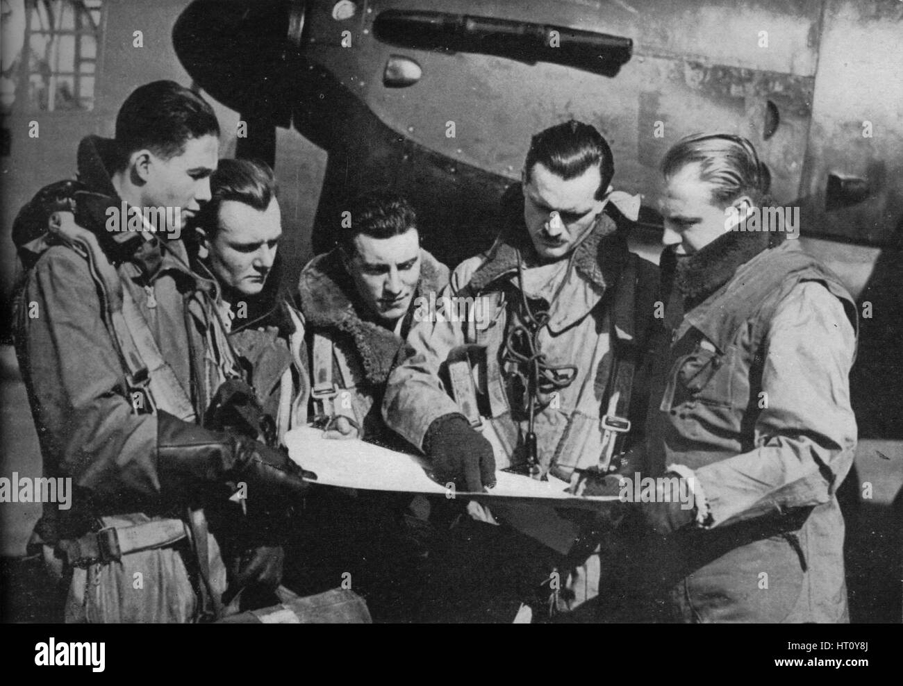 L'équipage de bombardiers de la RAF, 1941. Artiste : Inconnu. Banque D'Images