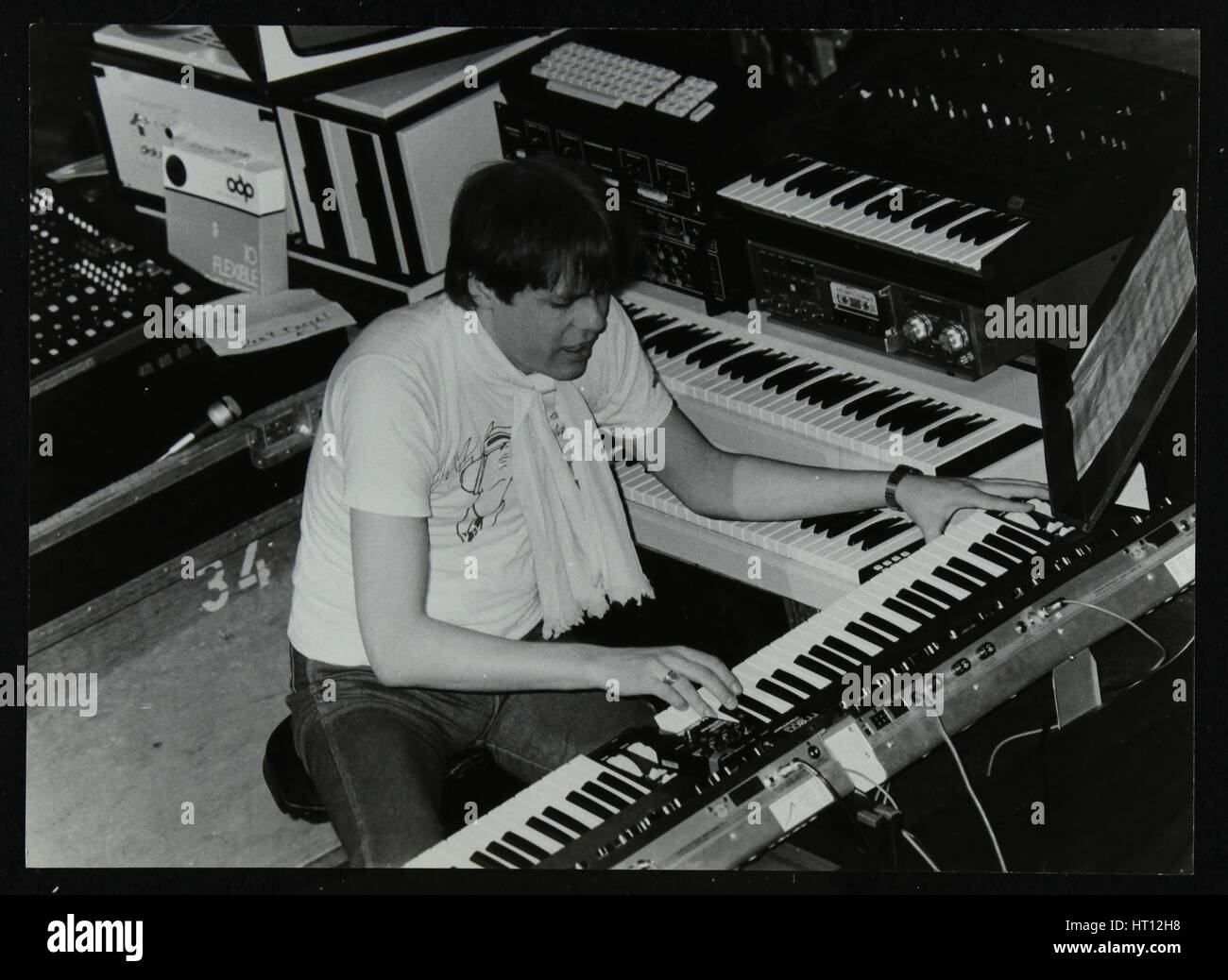 Musicien électronique allemand Klaus Schulze au Théâtre Forum, Hatfield, Hertfordshire, 1983. Artiste : Denis Williams Banque D'Images